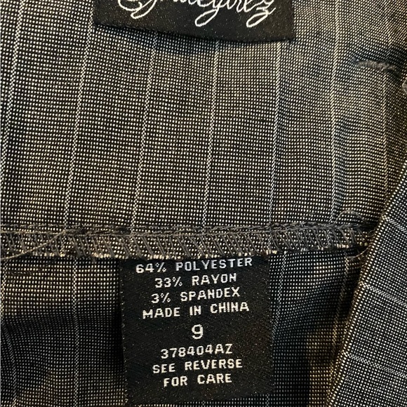 NWOT Spacegirlz Pencil Skirt Grey/White Stripes. Size 9. Cinched/Ruched core. - Picture 5 of 5